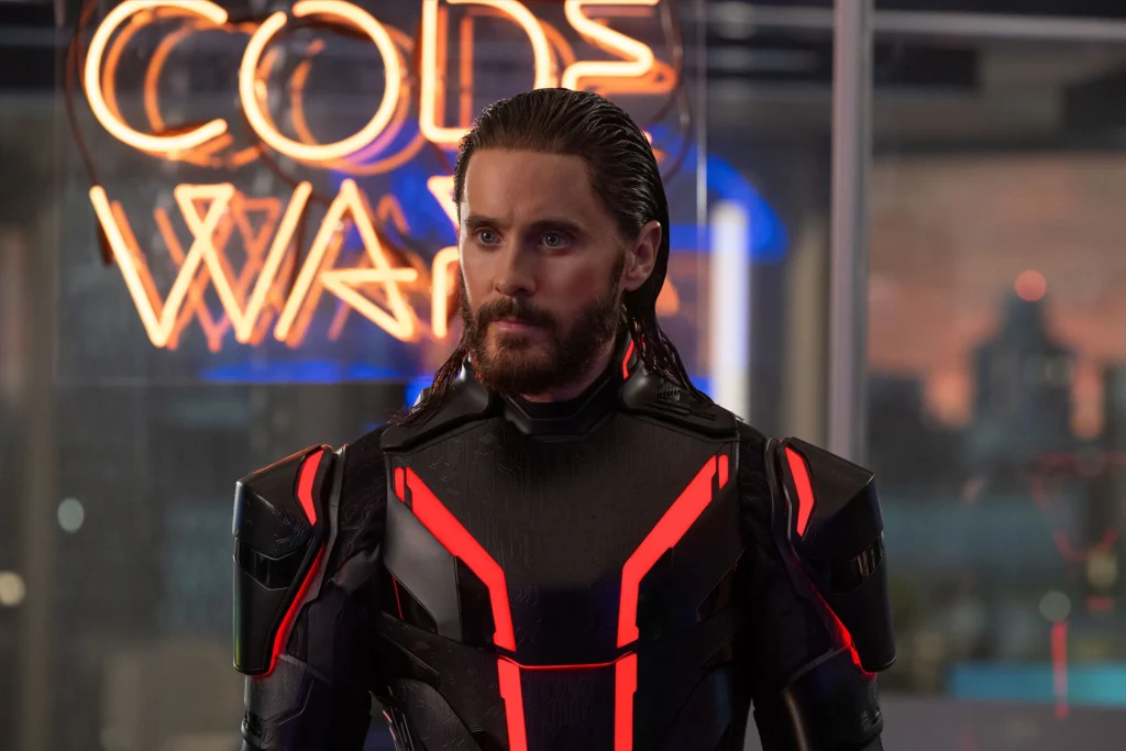 Tron Ares: Πήρε Κεφάλι Από Το Smashing Machine Του The Rock, Αλλά Απέχει Από Την Επιτυχία Που Περίμενε Η Disney Jared Leto Tron Ares