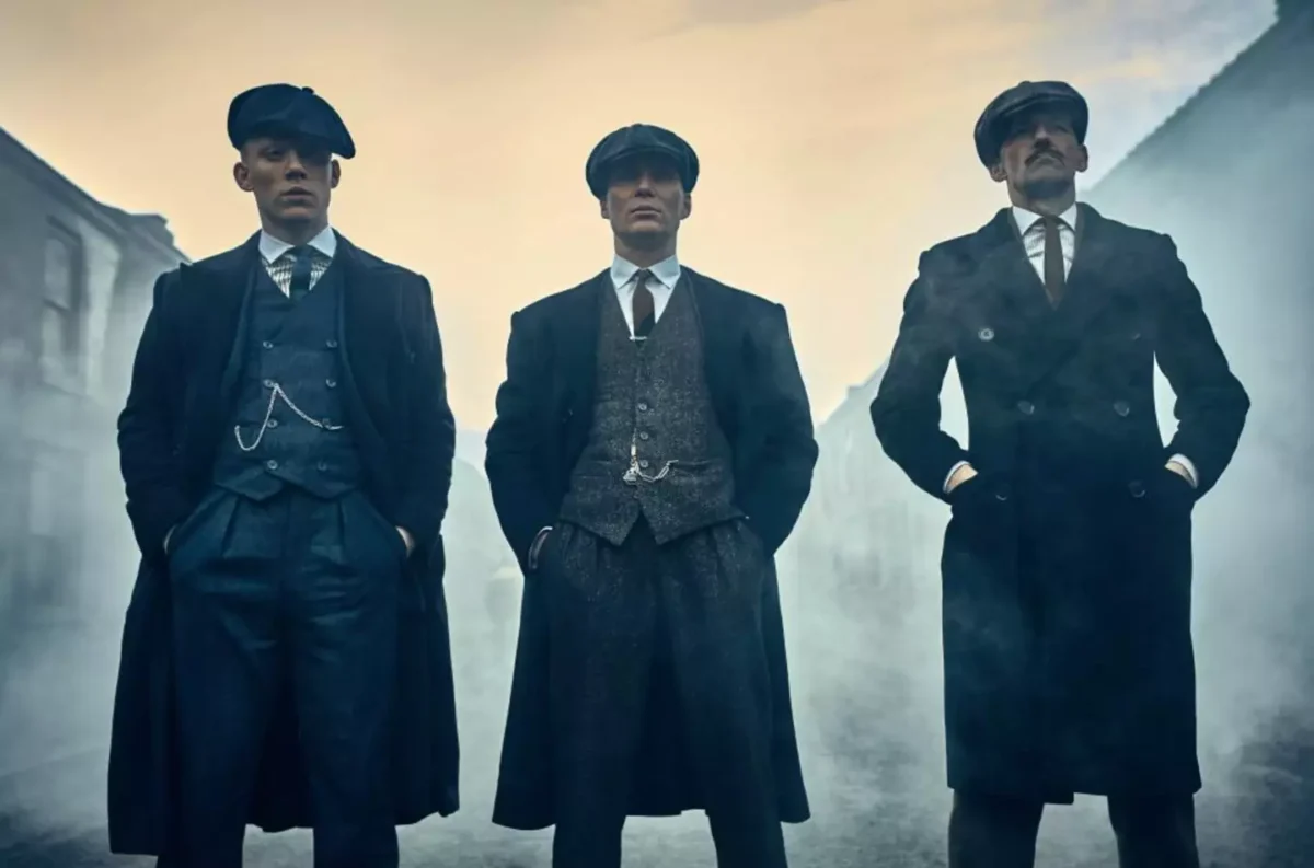 Seirá Peaky Blinders: Mia Néa Geniá Shelby Analamvánei Drási sto Netflix