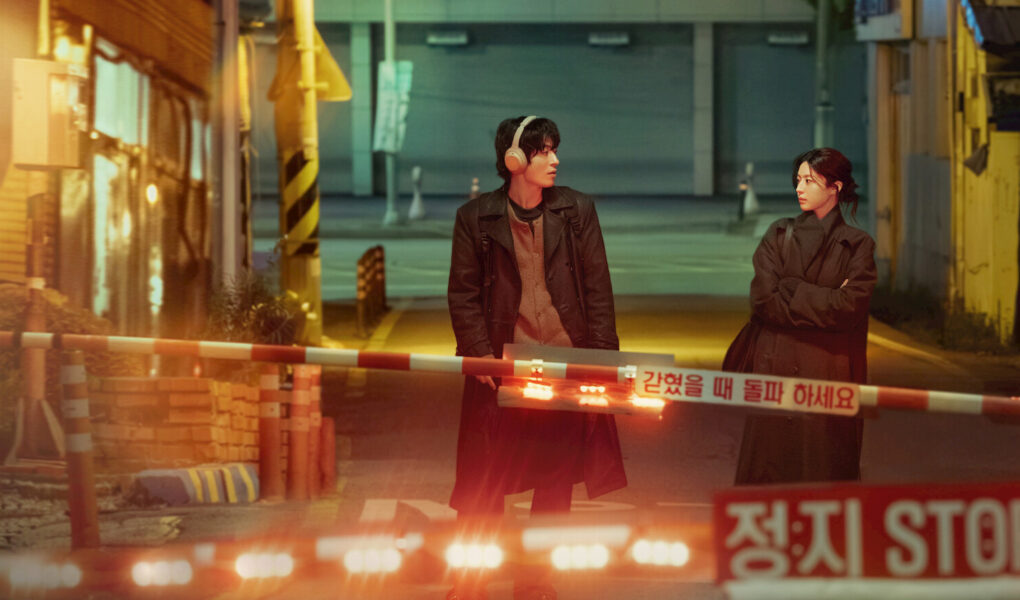 Όλοι Εδώ Προσπαθούμε