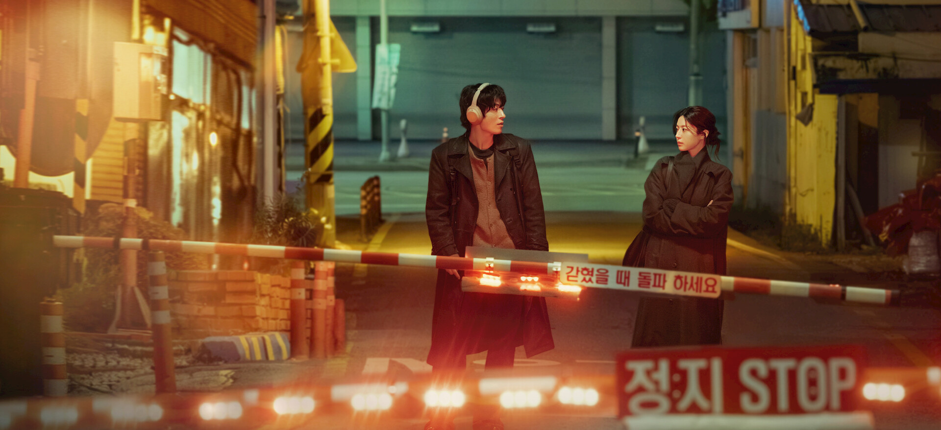 Όλοι Εδώ Προσπαθούμε